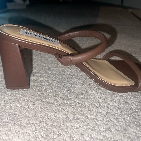 Open Toe Chunky Heel Feom Steve Madden. Smooth Brown Leather - Picture 4 of 4